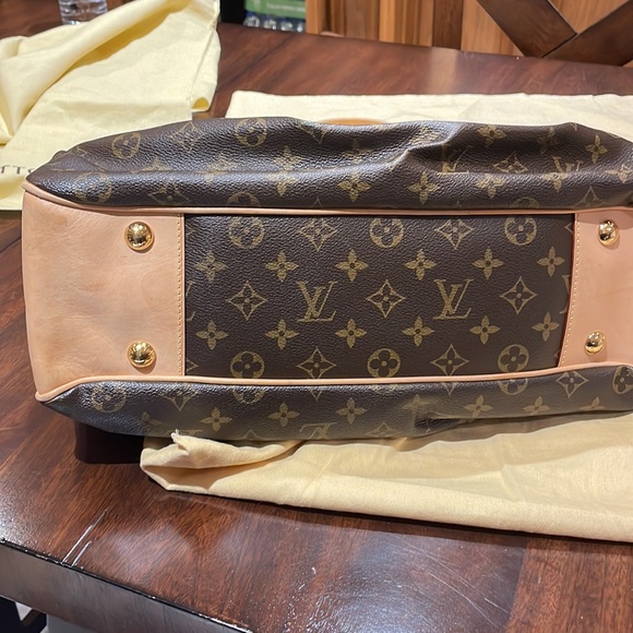 LOUIS VUITTON
Monogram Boetie MM - Picture 8 of 11